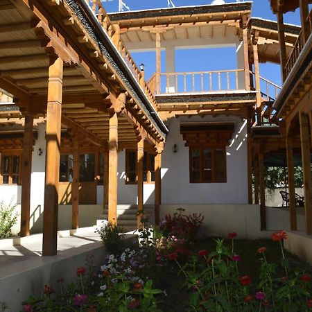 Lha-Ri-Sa Resort Лех Екстер'єр фото