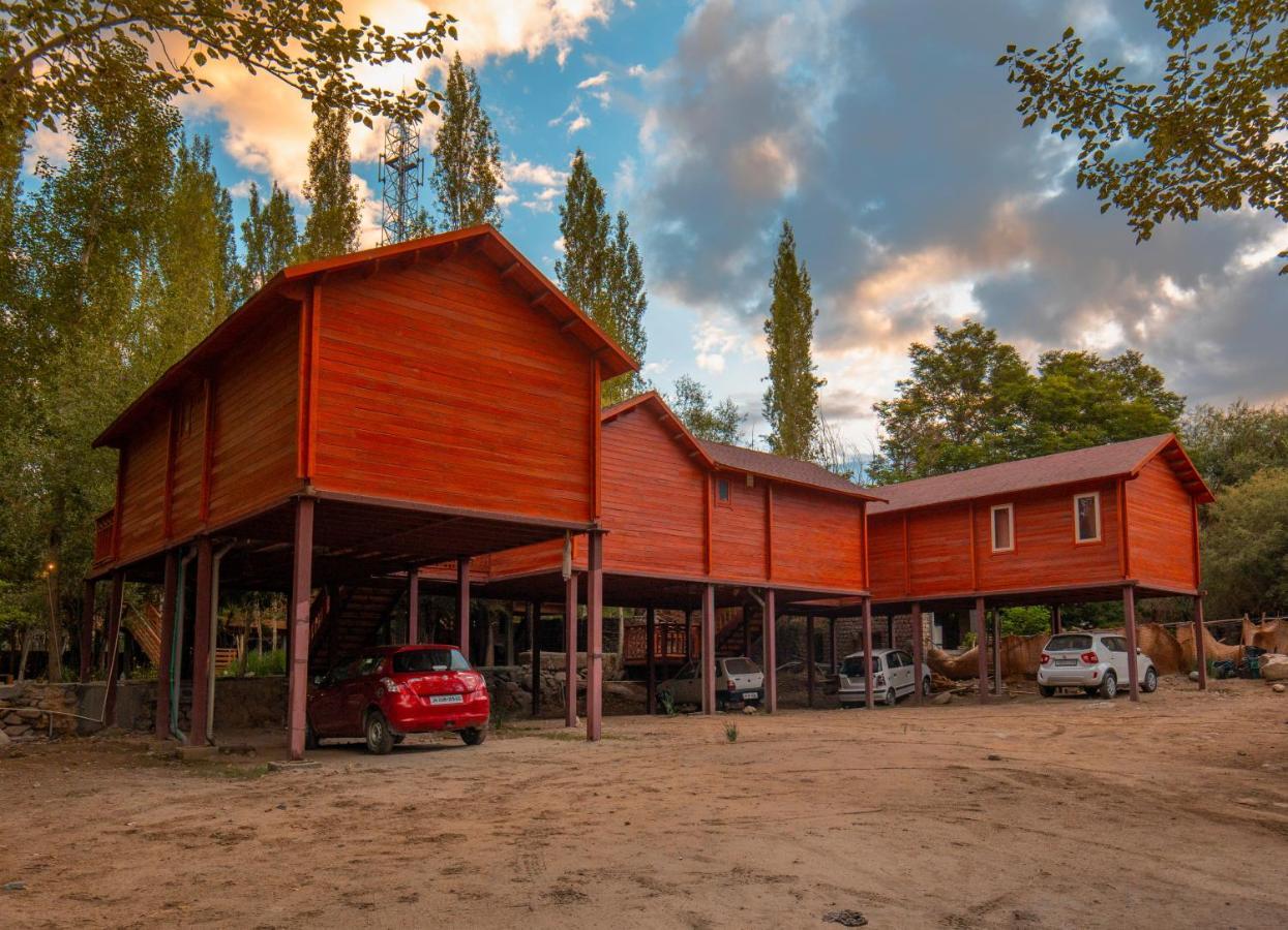 Lha-Ri-Sa Resort Лех Екстер'єр фото